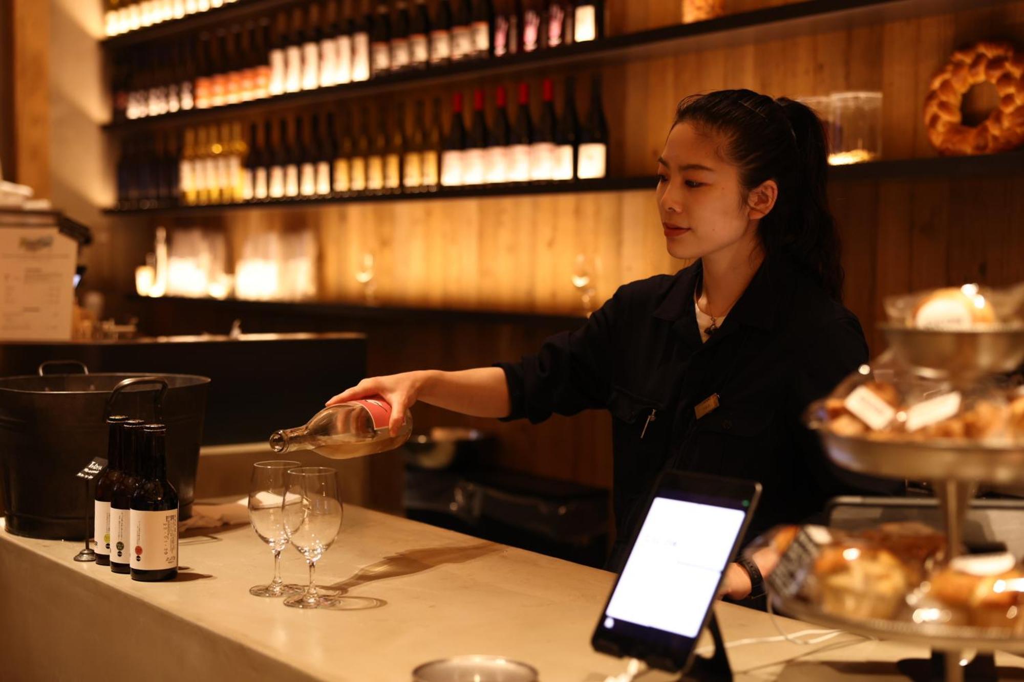 Nohga Hotel Kiyomizu Kyoto Exterior foto A waitress at work